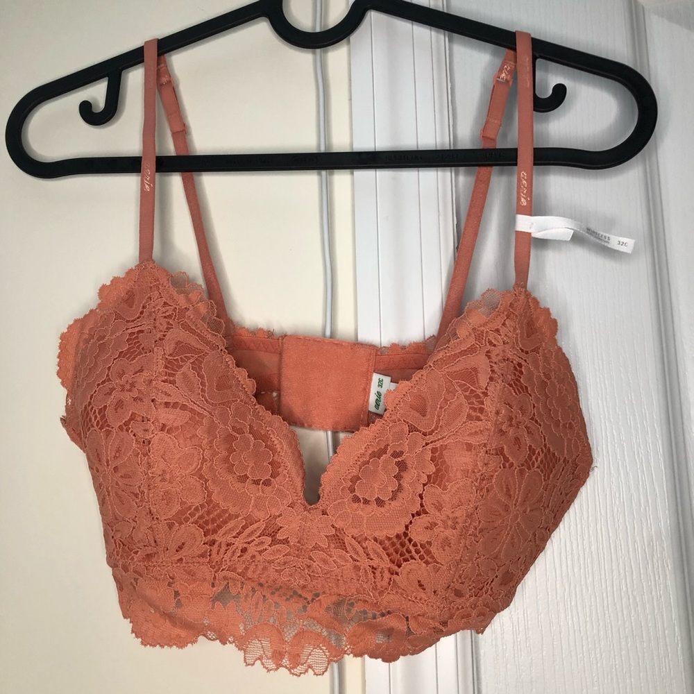 NEW Coral lace bracelet 32C